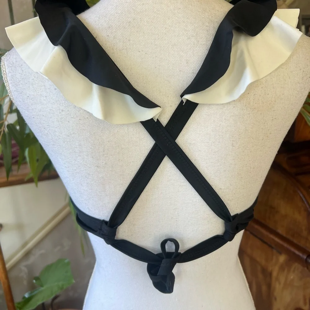 Ladies size Medium NWOT swim suit top black and white. Adorable